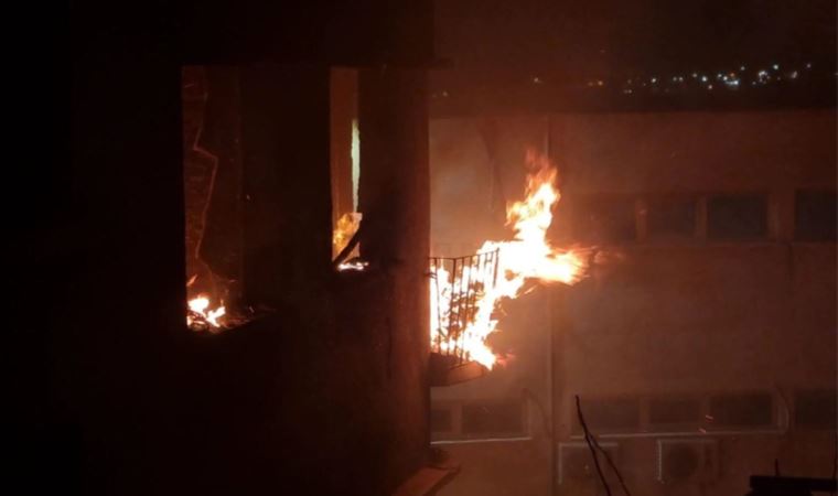 Beyoğlu’nda 4 yıl önce 2 kişinin öldüğü ‘metruk bina’ yine alev alev yandı