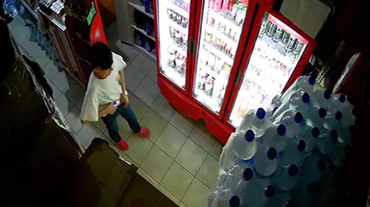 Biri bakkalı oyaladı, diğeri enerji içeceğini çaldı