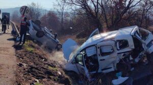 Bursa’da feci kaza! 5 yaşındaki Azra araçtan fırladı