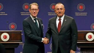 Çavuşoğlu: Keneş kararı İsveç’le atmosferi zehirledi