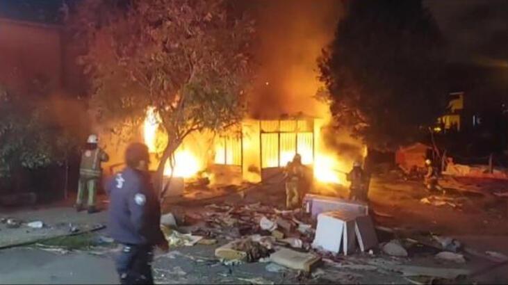 Çekmeköy’de gecekondu alev alev yandı