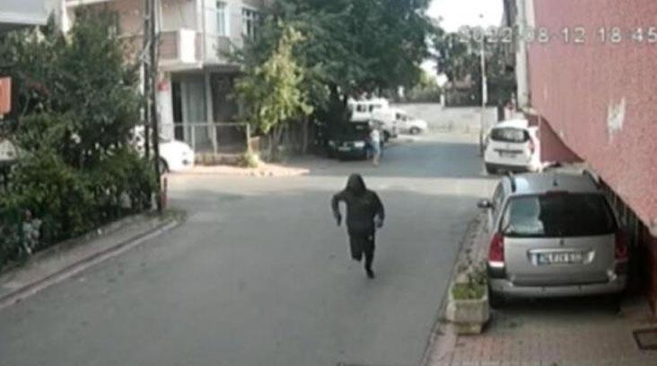 Çekmeköy’de park halindeki otomobile kurşun yağdırdı