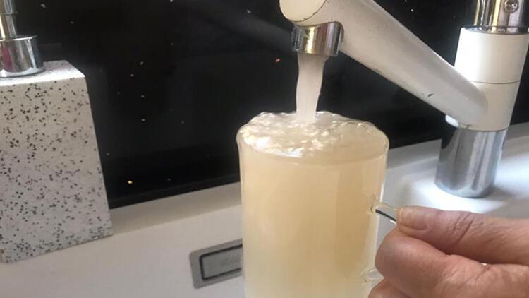 Çeşmelerden akan pis su vatandaşları tedirgin etti