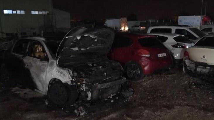 Çıkan yangında sıfır araçlar kül oldu