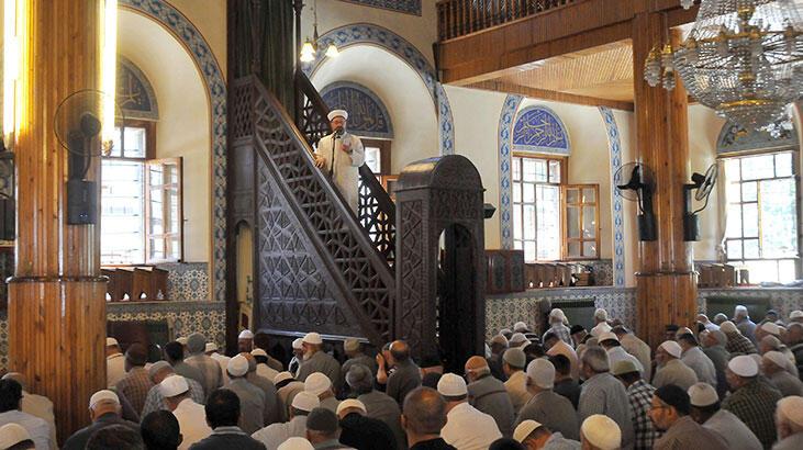 Cuma hutbesi: Kız çocuklarını evliliğe zorlamak büyük günahtır