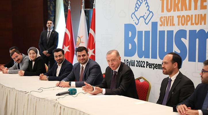 Cumhurbaşkanı Erdoğan gençlerle bir araya geldi