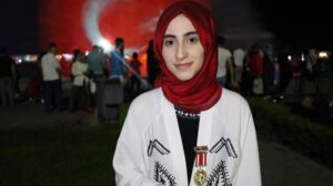 Darbe girişiminde ailesiyle helalleşip sokağa çıktı 14 yaşında gazi oldu