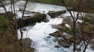 Dere bembeyaz aktı, ekipler bölgede inceleme yaptı