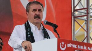 Destici: Hava ve Kara kuvvetlerimiz ‘Pençe-Kılıç Hesap Vakti’ harekatıyla gereğini yapıyor