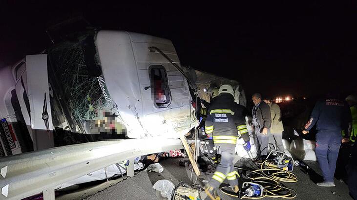 Devrilen TIR’daki 2 kardeş öldü