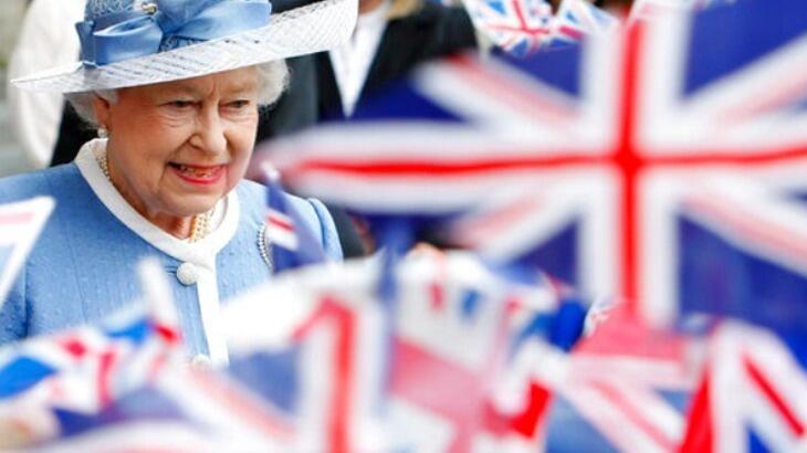Dünya, Kraliçe’nin ölümünü böyle gördü! ‘Hızla değişen bir dünyada istikrarın simgesiydi’