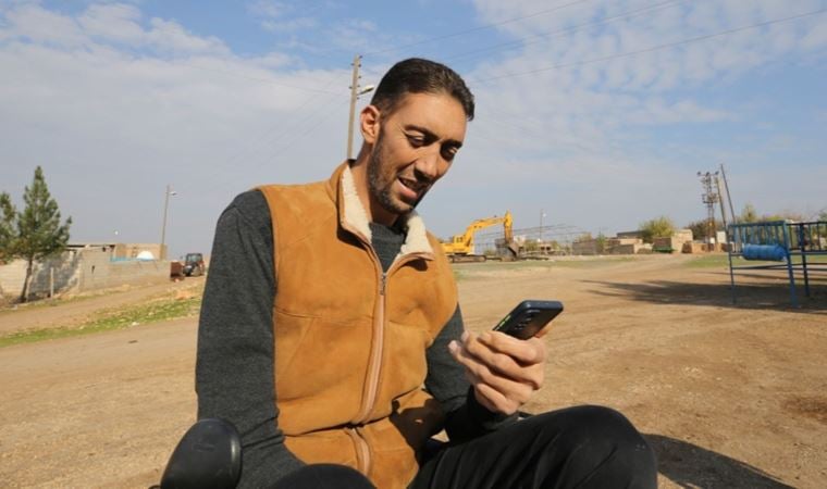 ‘Dünyanın en uzun adamı’nın doğum günü dileği boyuna uygun otomobil