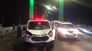 ‘Dur’ ihbarına uymadı! Kontrol noktasından süratli geçen şahıs 2 polisi yaraladı