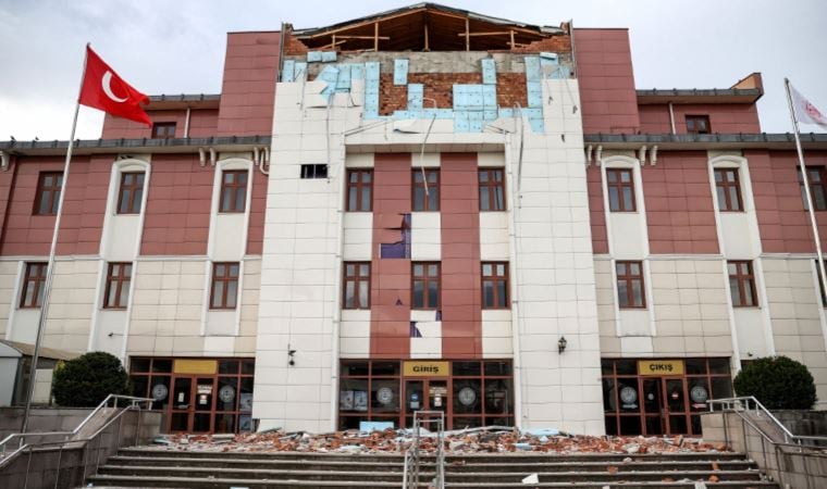 Düzce’deki depremde adliye binasının hasar görmesi tepkilere yol açtı: ‘En temel sorun denetimsizlik’