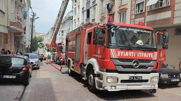 Esenyurt’taki yangında 4 katlı binayı dumanlar sardı