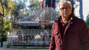 Eşine ‘türbe’ gibi mezar yaptırdı! Kaçak elektrikle aydınlattı