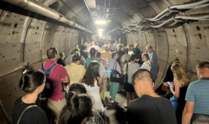 Eurotunnel Le Shuttle: Fransa’dan İngiltere’ye giden tünelde yolcular saatlerce mahsur kaldı