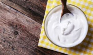 Evde kolay yoğurt yapmanın sırrı. Bir daha hazır yoğurt almayacaksınız.