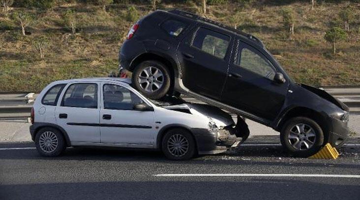 Eyüpsultan’da zincirleme kazada ilginç görüntü
