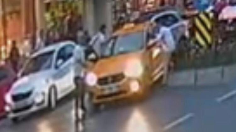 Fatih’te taksiciye saldırdılar! ‘Kaçmak onun için en iyisi oldu’