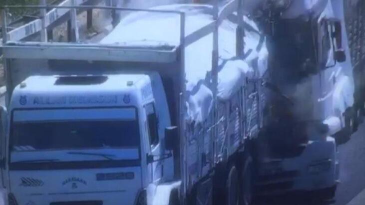 Feci kaza kamerada! Kamyon, TIR’a arkadan çarptı