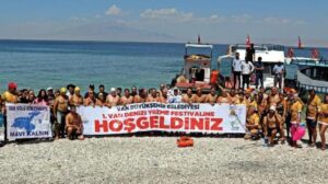 Festivalde Van Gölü’nden Bitlis’e yüzdüler