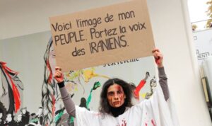 Fransa’da Mahsa Amini’nin ölümü protesto edildi