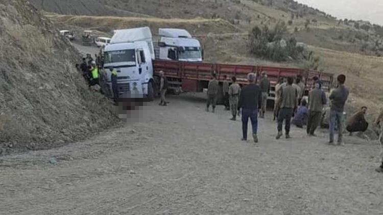 Gölgesinde oturduğu TIR’ın altında feci şekilde can verdi