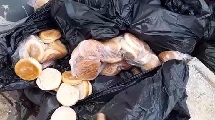 Gören şoke oldu! 15 poşet ekmeği çöpe bıraktılar