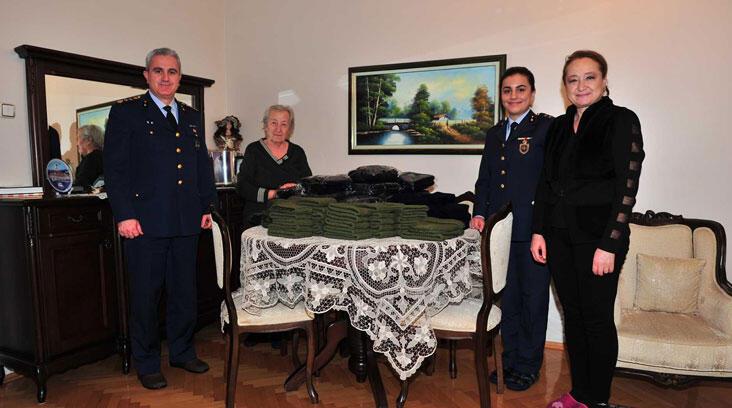 Hatice teyzeden Mehmetçiklere bere hediyesi