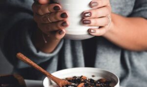 Her 5 kişiden 2’si öğünler arası atıştırıyor