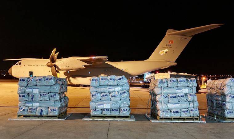 İnsani yardım malzemelerini taşıyan TSK’ye ait iki uçak hareket etti