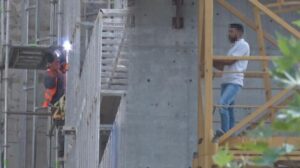 İntihar girişiminde ilginç anlar! Arkadaşı çalışmaya devam etti