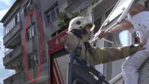 İstanbul’da film gibi olay! Bez parçalarını birleştirip aşağıya inmeye çalıştı