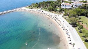 İstanbul’da termometreler 30 dereceyi gördü, Caddebostan plajı doldu taştı
