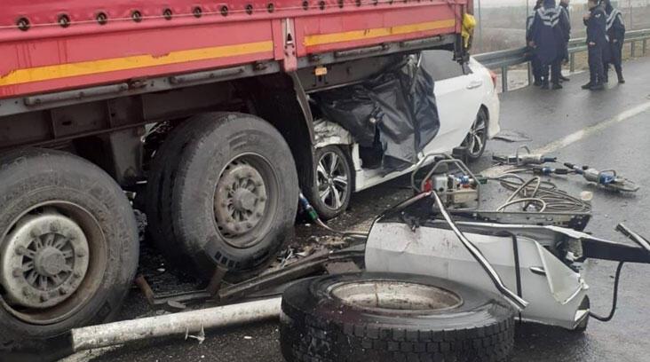 İzmir-İstanbul Otoyolu’nda feci kaza: 2 ölü 2 yaralı