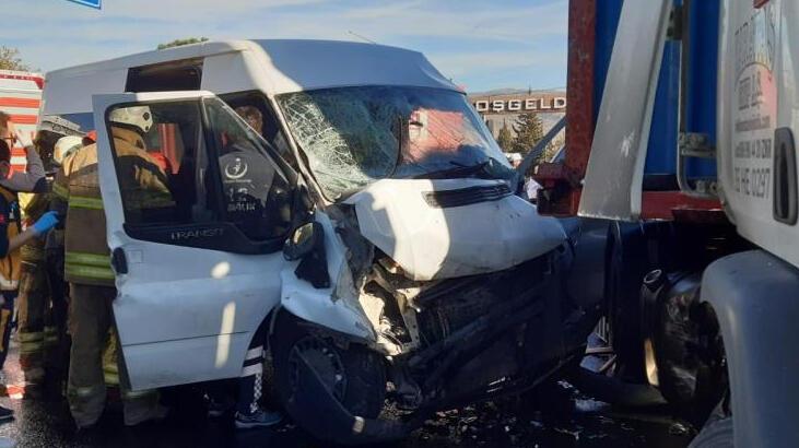 İzmir’de feci kaza! 1’i ağır 6 cezaevi personeli yaralı