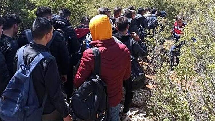 İzmir’de ‘yasa dışı geçiş’ operasyonları! 446 kaçak göçmen yakalandı