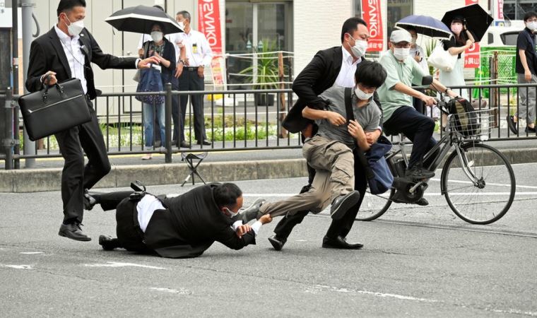 Japon polisi Şinzo Abe’nin öldürülmesinde güvenlik açığı olduğunu kabul etti.