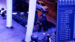 Kadıköy’de 5 saniyede motosiklet hırsızlığı kamerada