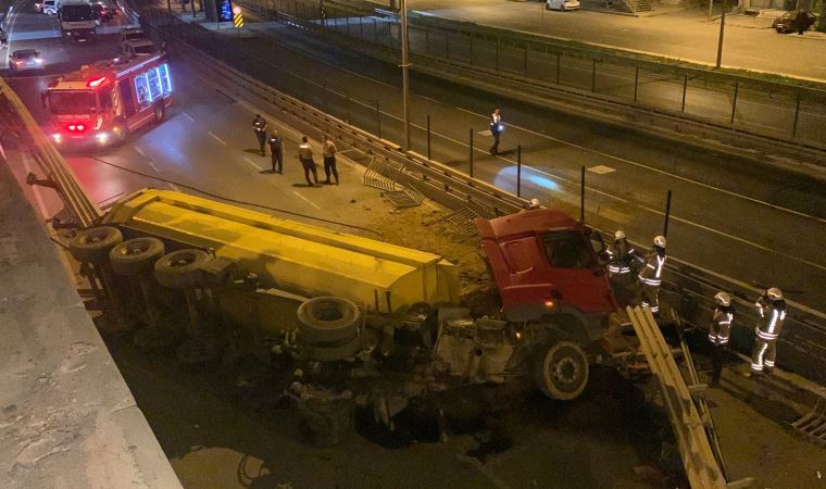 Kadıköy’de hafriyat yüklü TIR çevre yoluna uçtu: 1 yaralı