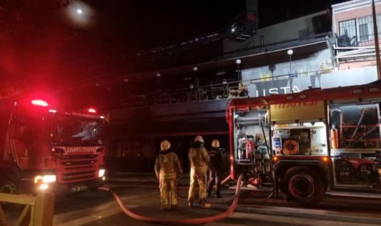 Kadıköy’de hareketli gece: Kafe alev aldı!