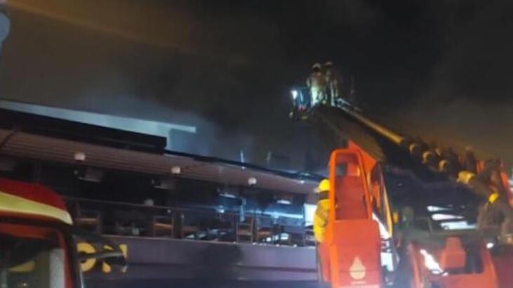 Kadıköy’de korkutan kafe yangını