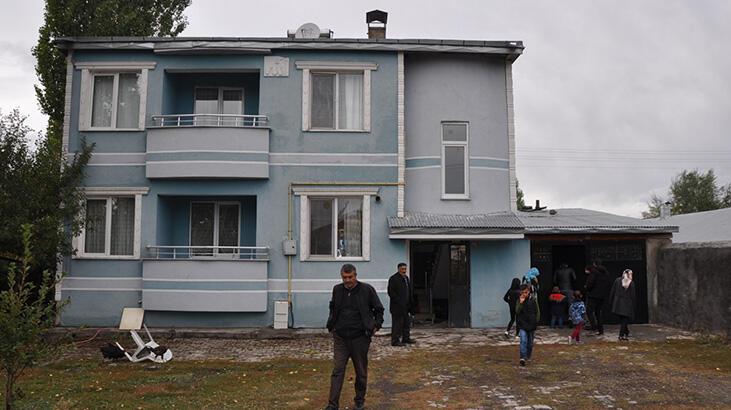 Kars’ta 4 eve yıldırım isabet etti; elektrikli eşyalar zarar gördü