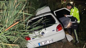 Kazada kurtarılan sürücü, eşini arayarak moral verdi