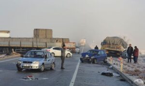 Kırşehir’de 10 araçlı zincirleme kaza: 2 ölü, 7 yaralı