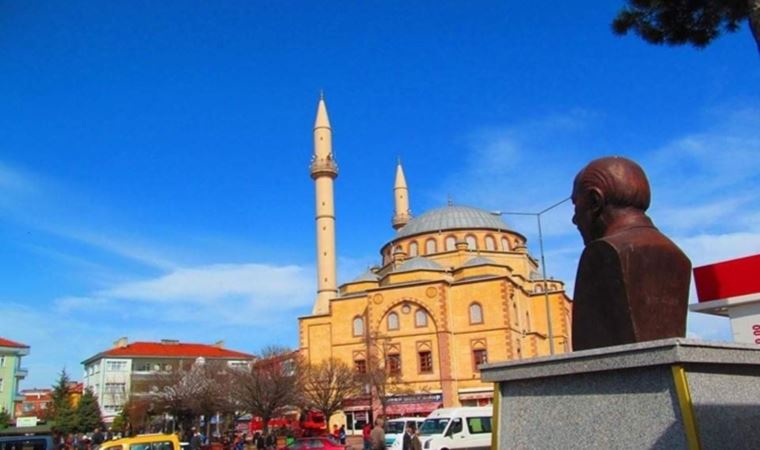 Kırşehir’de Neşet Ertaş heykeline saldırı