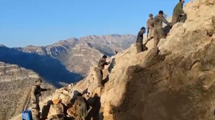 Komandolar etraflarını sardı! Pençe Kilit’te PKK’lı teröristlerin teslim olma anı