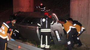 Kontrolden çıkan araç viyadük ayağına çarptı