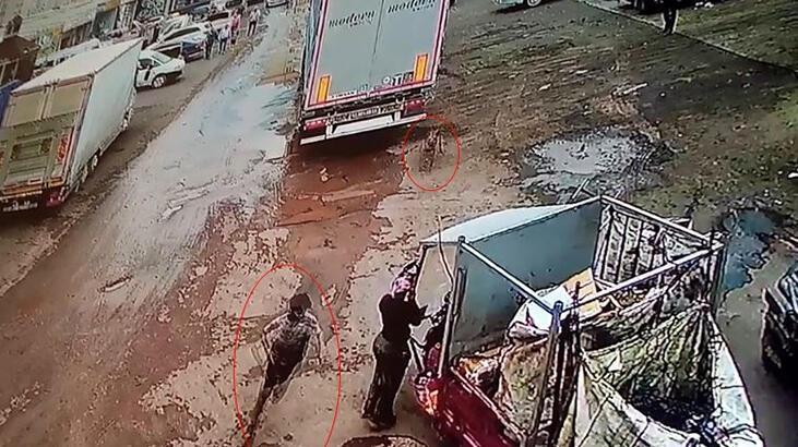 Köpekten kaçan 12 yaşındaki çocuğa araba çarptı